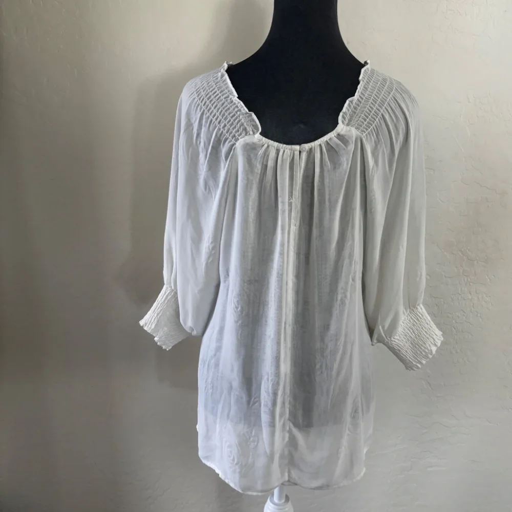 Anthropologie Current Air White Rose Pattern Puff Sleeve Blouse.‎ Size L.